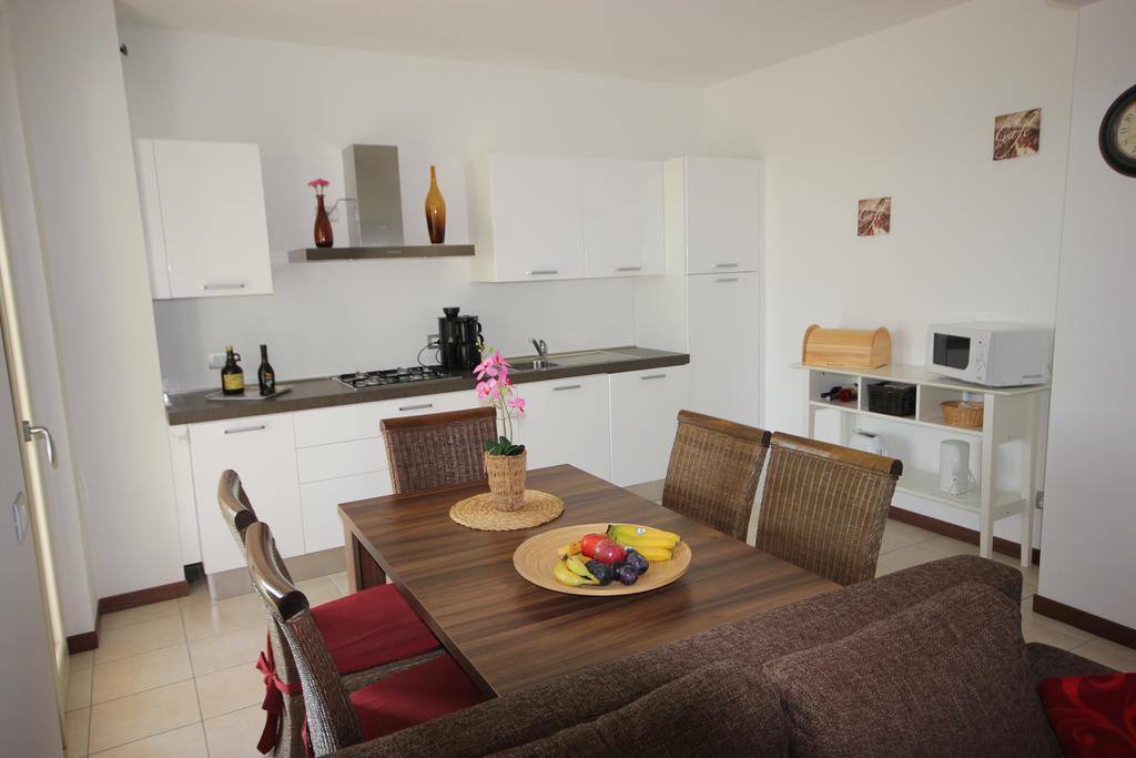 Appartamento Quadrivium Castelnuovo del Garda Δωμάτιο φωτογραφία